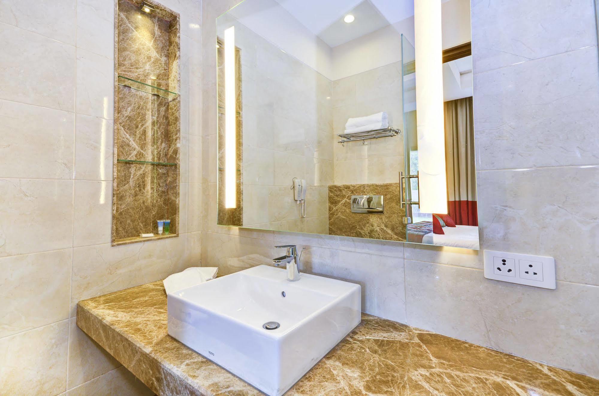 La Sagrita Hotel New Delhi Eksteriør billede