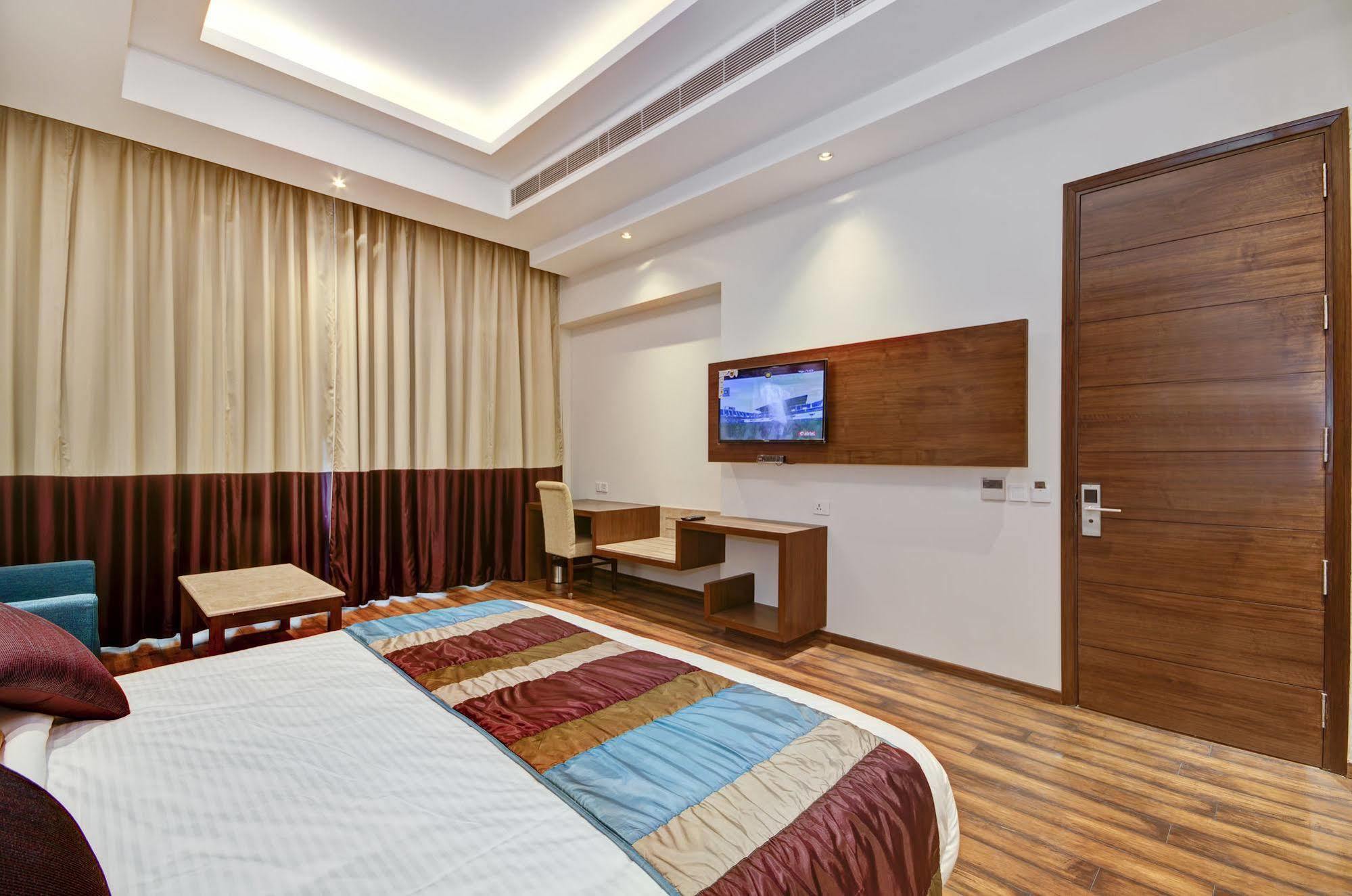 La Sagrita Hotel New Delhi Eksteriør billede